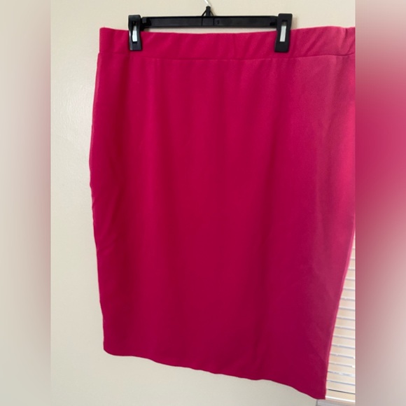 SHEIN CURVE - PINK PENCIL SKIRT - Picture 2 of 5